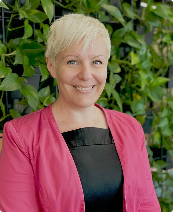 Lynda McArdle, founder of Vivida Travel, European tour guide specializing in bespoke small group tours for women